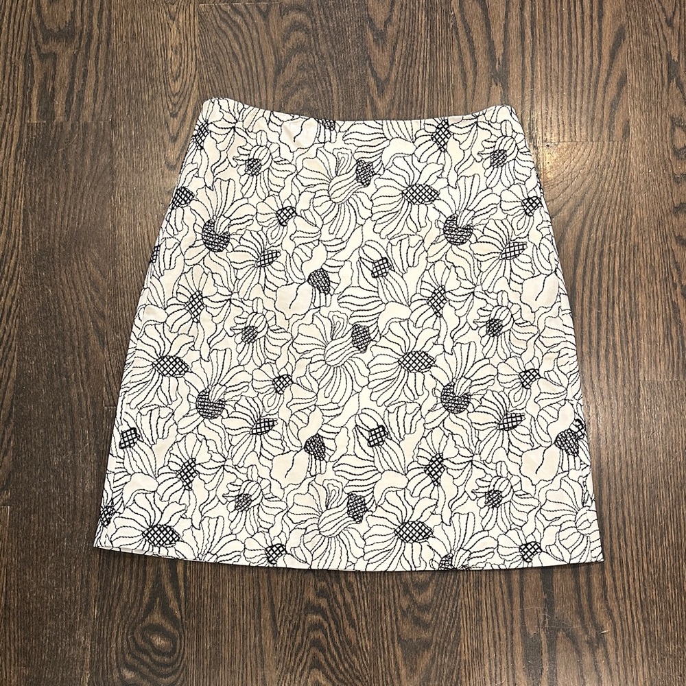 New Worth skirt in Floral Black and White. Perfect condition